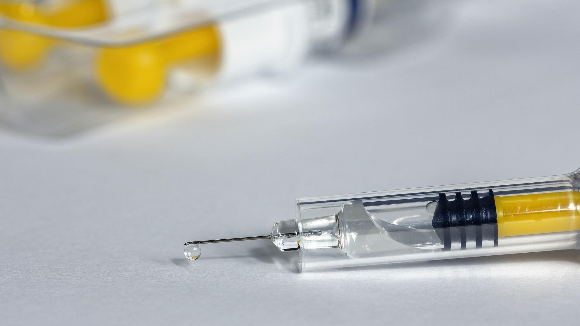 Injekcija Vakcina_Pixabay.jpg