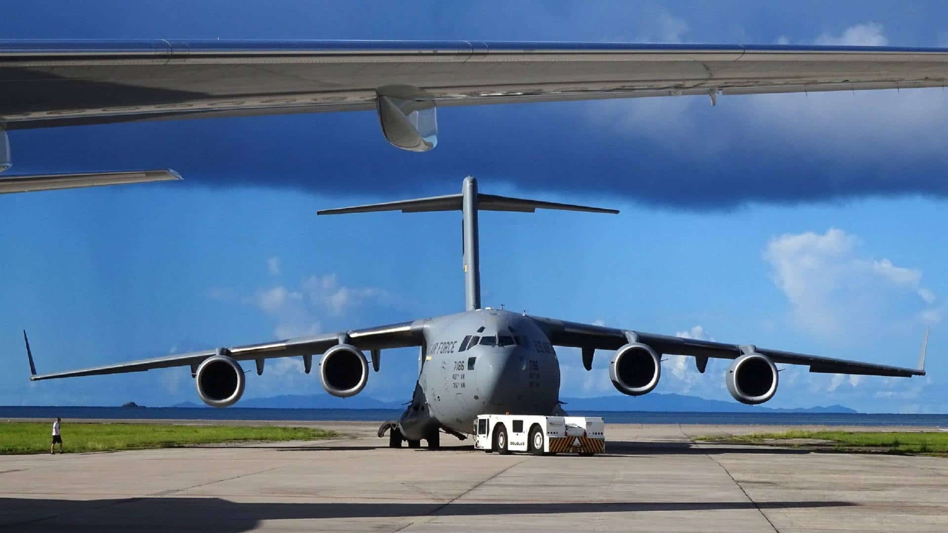 vojni-transportni-zrakoplov-sad-pixabay Cropped (1).jpg