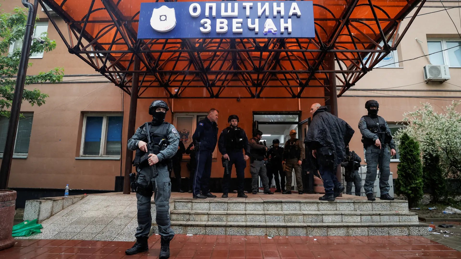 Protest Srba_Zvečan_Kosovska policija_gradonačelnici_Foto Reuters (10)-6470d86f7de54.webp