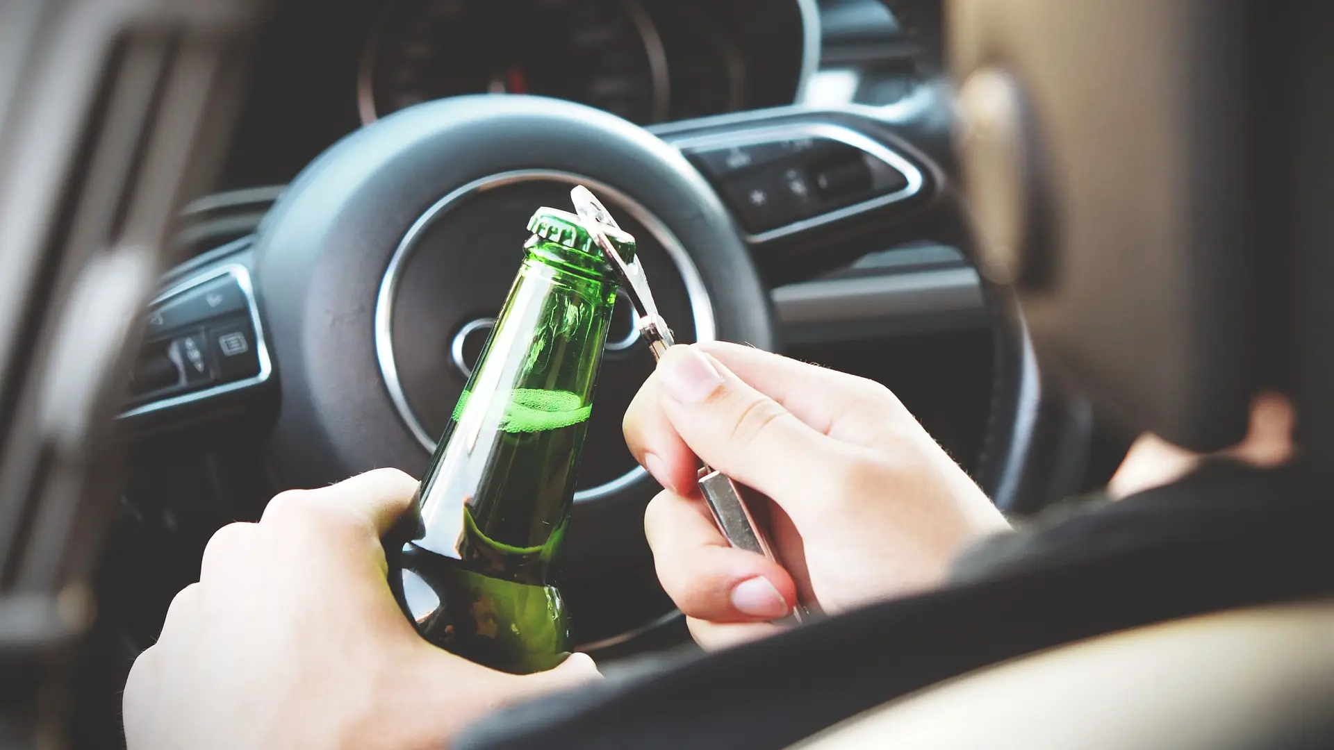 Vozač_vožnja_pivo_vožnja pod dejstvom alkohola_Foto Pixabay-64d8ed19afcdd.webp