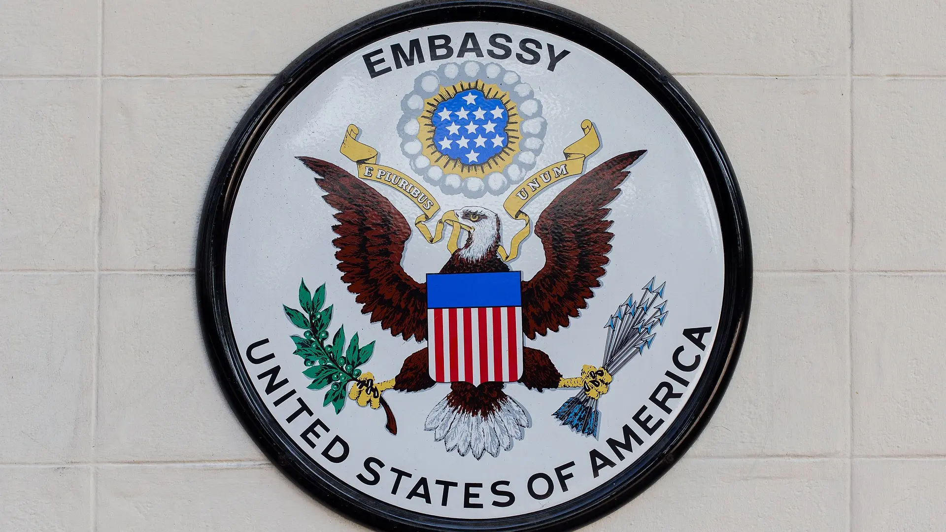 ambasada sad, američka ambasada - shutterstock-66600eabaa3e1.webp